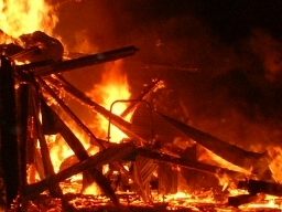barnfire2.JPG - 61356 Bytes