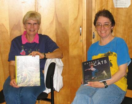 booksale26-21-05.JPG - 22343 Bytes
