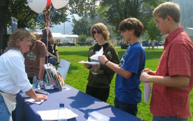careerfair19-8-06.JPG - 21830 Bytes
