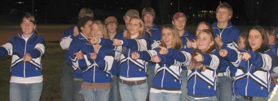 cheerleaders11-9-06.JPG - 23663 Bytes