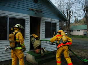 hfire4.JPG - 71237 Bytes