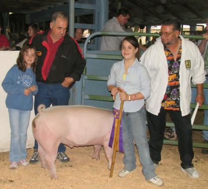 markethog9-27-06.JPG - 27916 Bytes