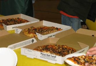 pizza9-30-05.JPG - 13512 Bytes